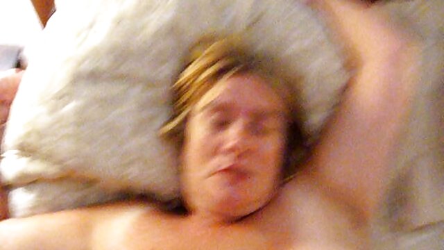 איכות גבוהה :  אפרוח עם שיער שחור הגיע למיטה של ​​החבר כדי להזדיין מצלמות סקס חינמיות סקסי-<url> 